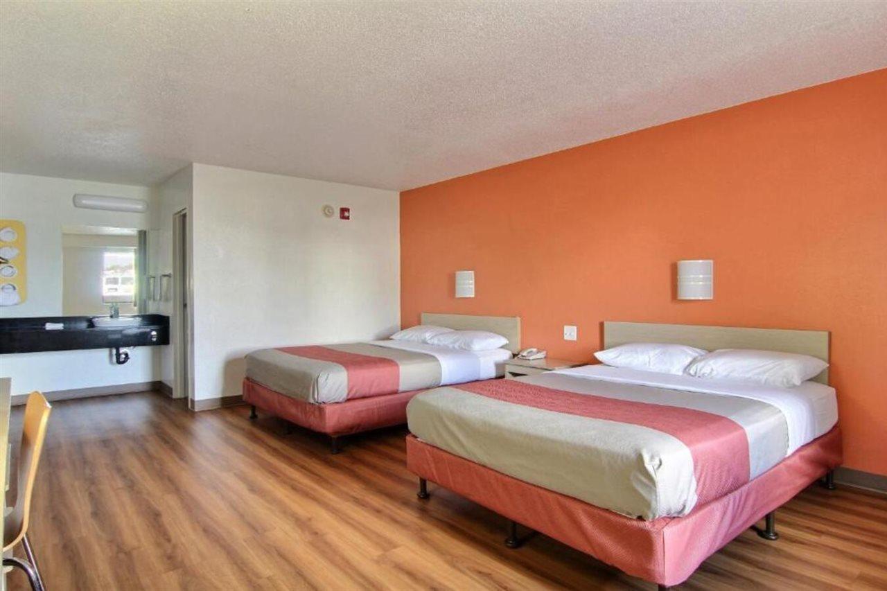 Motel 6-Middleburg Heights, Oh - Cleveland Экстерьер фото