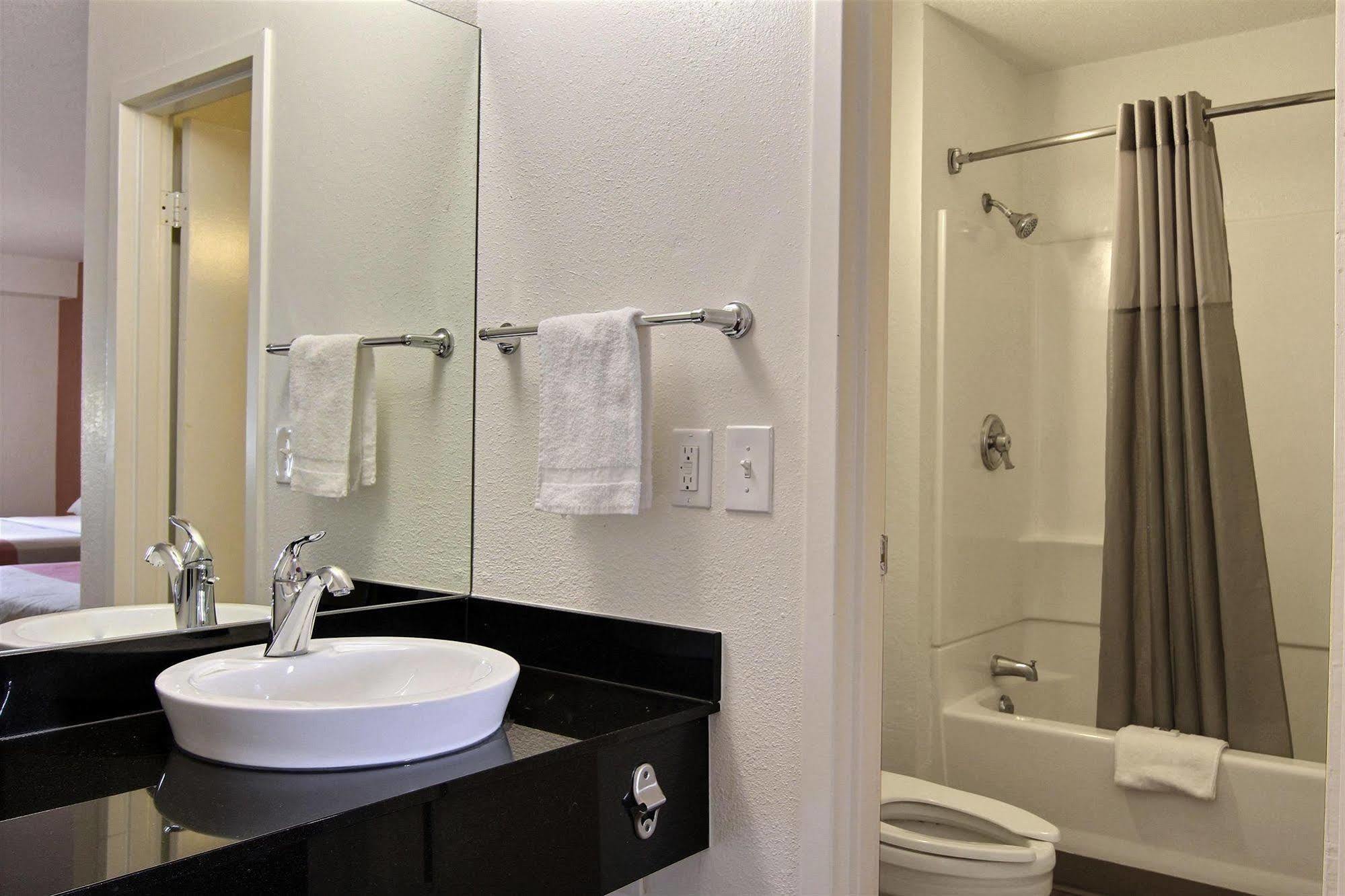Motel 6-Middleburg Heights, Oh - Cleveland Экстерьер фото